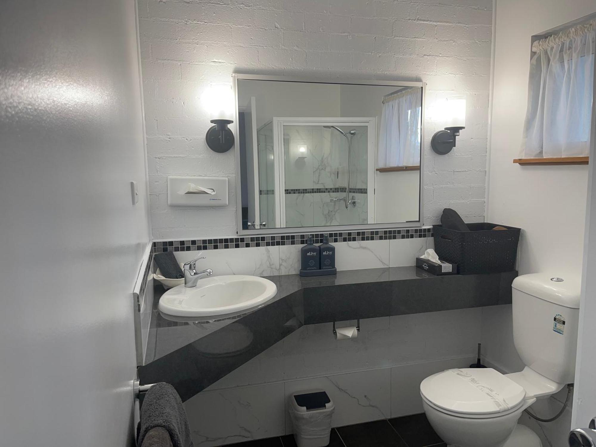 Westwood Motor Inn Армидейл Екстериор снимка