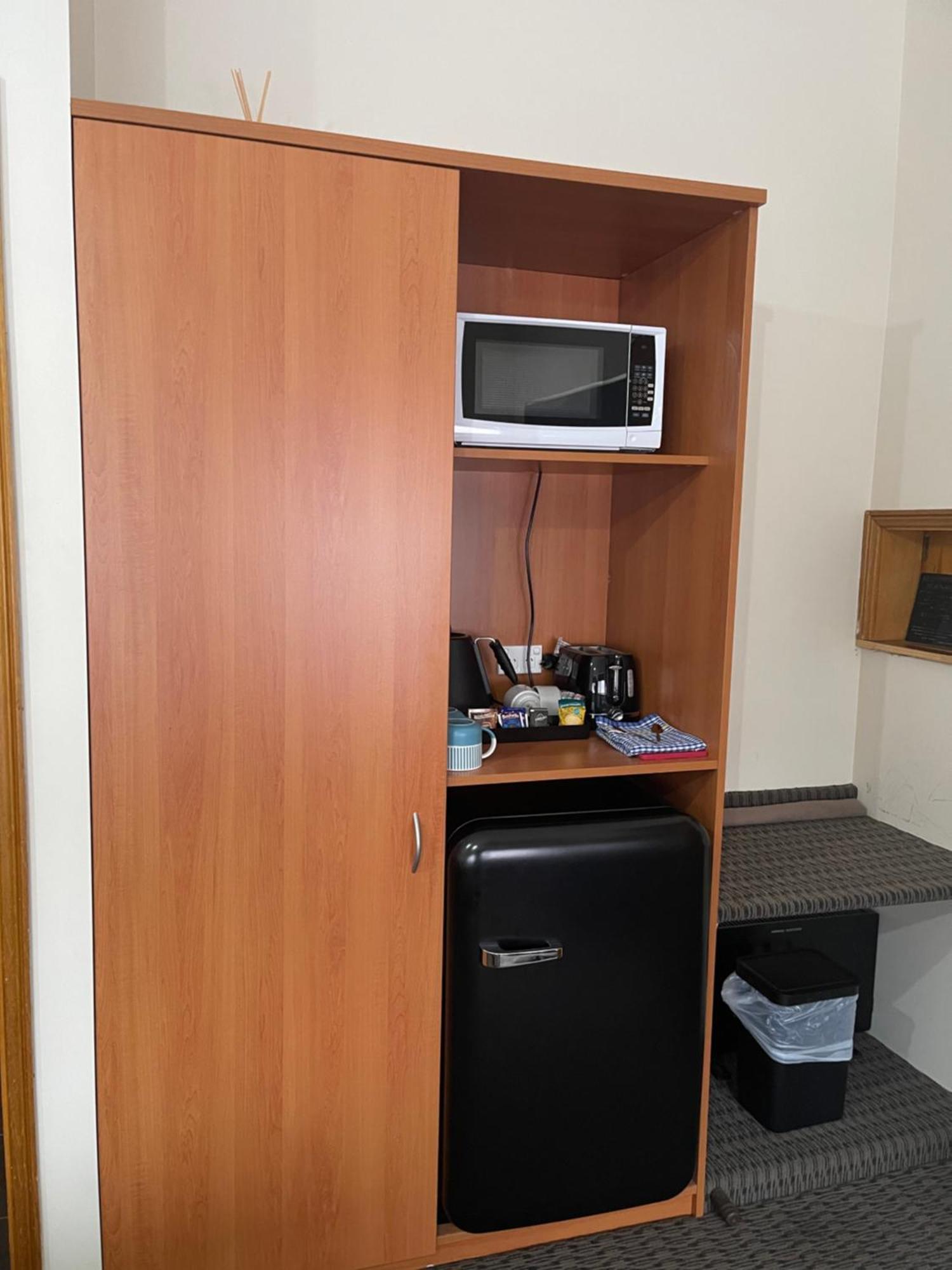 Westwood Motor Inn Армидейл Екстериор снимка