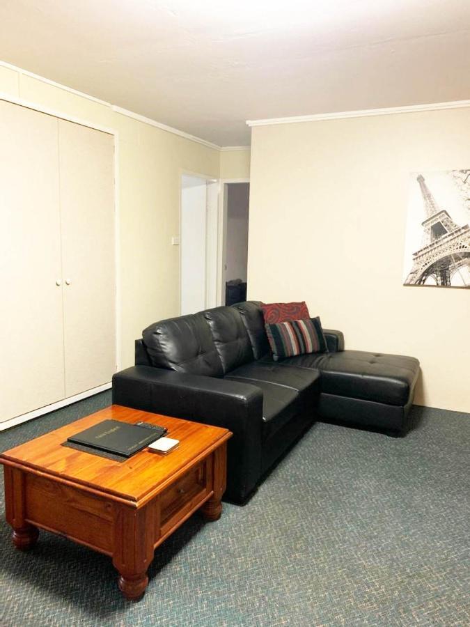 Westwood Motor Inn Армидейл Екстериор снимка